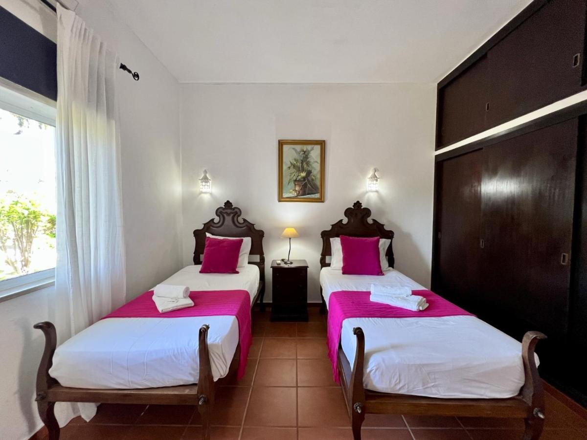 Armacao De Pera Twins 3 With Pool By Homing Appartement Buitenkant foto