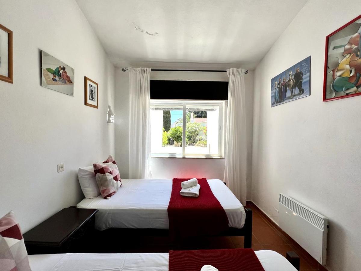 Armacao De Pera Twins 3 With Pool By Homing Appartement Buitenkant foto