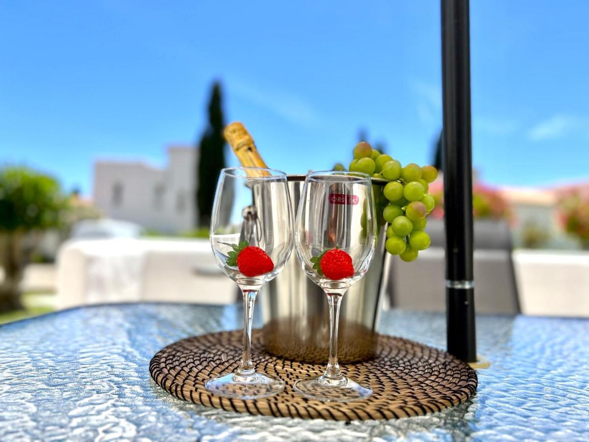 Armacao De Pera Twins 3 With Pool By Homing Appartement Buitenkant foto