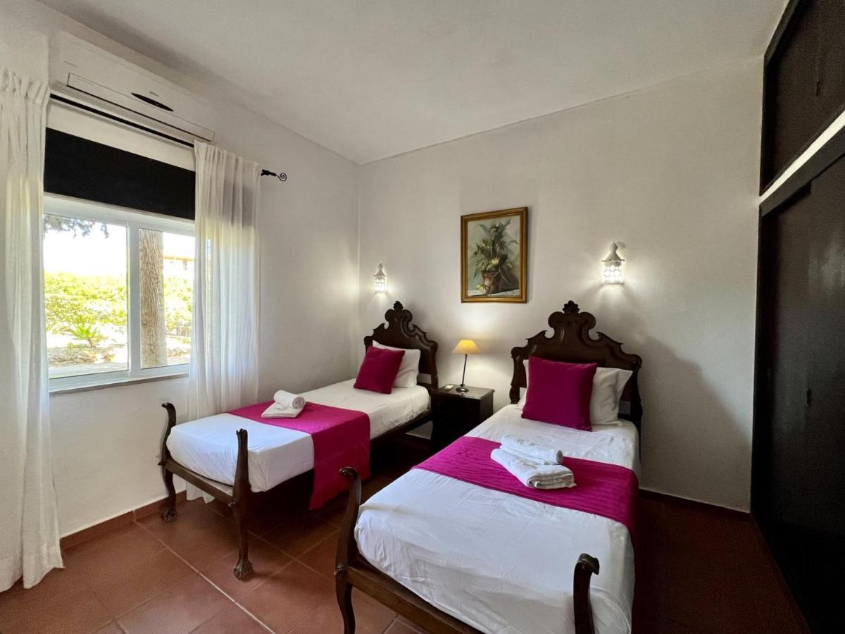 Armacao De Pera Twins 3 With Pool By Homing Appartement Buitenkant foto