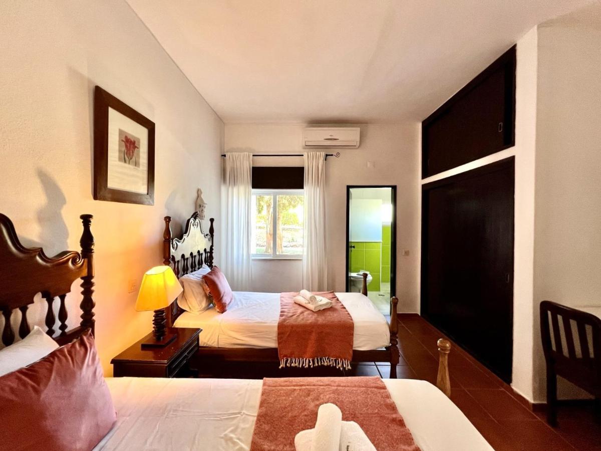 Armacao De Pera Twins 3 With Pool By Homing Appartement Buitenkant foto