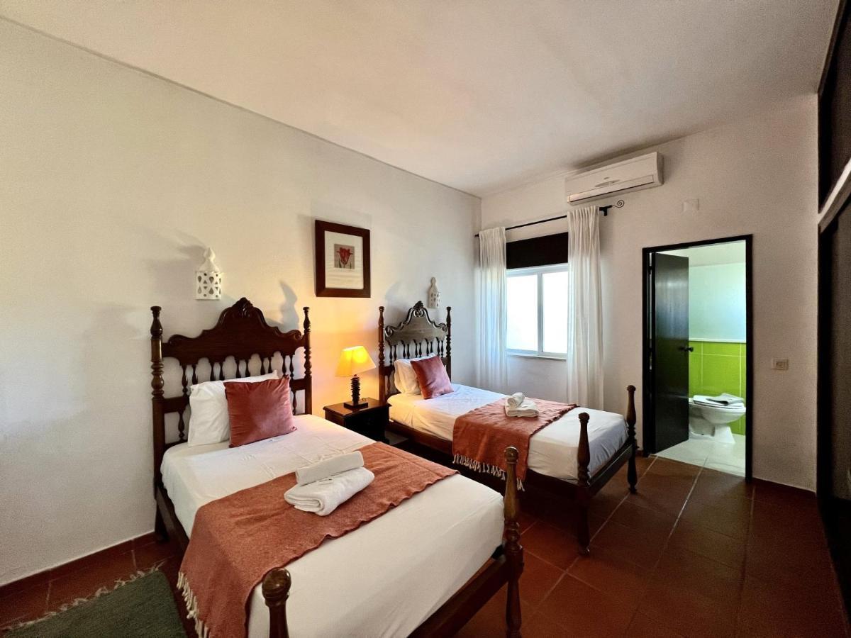 Armacao De Pera Twins 3 With Pool By Homing Appartement Buitenkant foto